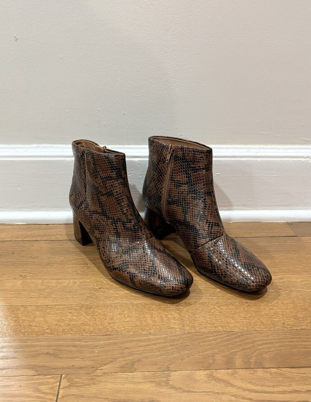 Clarks Sheer Flora 2 Brown Leather Snake Print Ankle Boots Shoes Women’s Sz 10